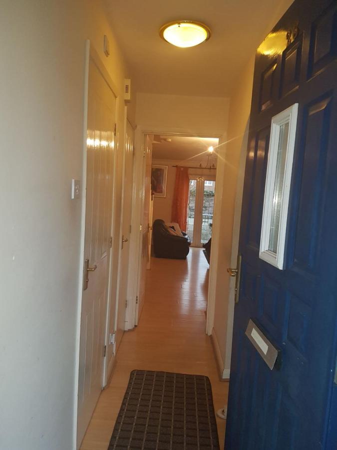 Ensuite Room Near Canal Southall Bagian luar foto